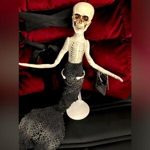 Authentic MoodyVoodies Siren Skull & Stand